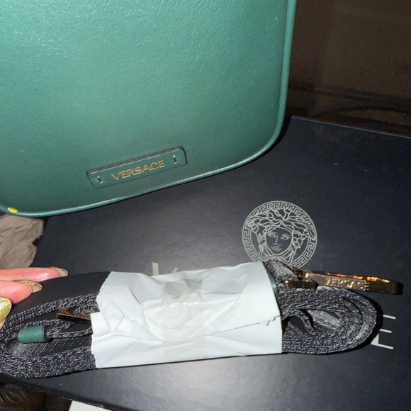 Authentic Versace Medusa Biggie Crossbody Bag w/ Matching Card Holder – - Picture 4 of 5